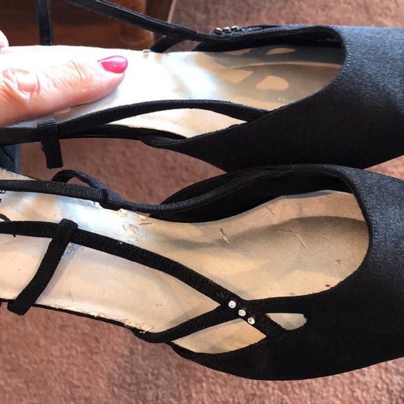 Life Stride Black Sling Back Pumps, 9.5 - Picture 7 of 7